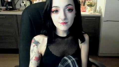 Lina 3  1715622743 online show from December 31, 2024, 1:04 am