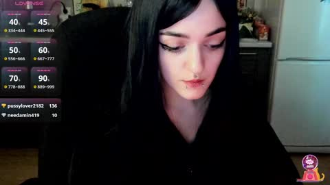 Lina 3  1715622743 online show from January 17, 2025, 11:38 am