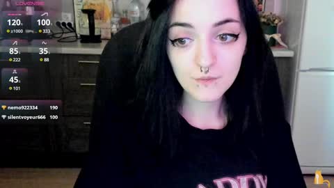 Lina 3  1715622743 online show from February 25, 2025, 10:47 am