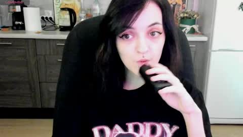 Lina 3  1715622743 online show from March 11, 2025, 7:48 am