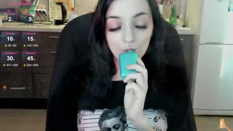 Lina 3  1715622743 online show from September 15, 2025, 8:25 am