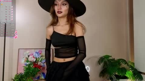 Lina online show from October 31, 2025, 11:22 am