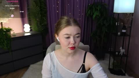 Lina online show from April 5, 2026, 5:15 am