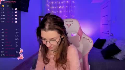 Lina online show from October 1, 2025, 8:31 am