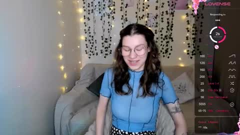 Lina online show from October 18, 2025, 3:31 am