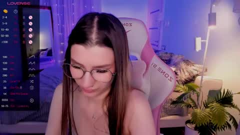 Lina online show from April 23, 2026, 12:29 pm