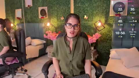 Lina  online show from September 16, 2025, 11:55 am