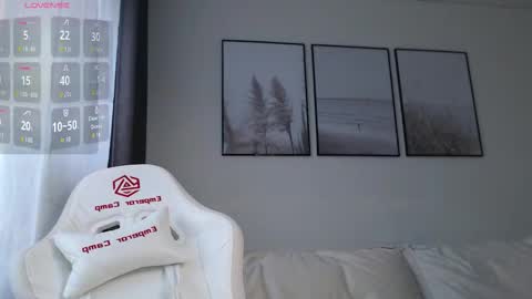 Lina online show from October 5, 2025, 8:23 am