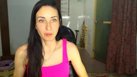 LinaLivee online show from November 28, 2025, 7:38 pm