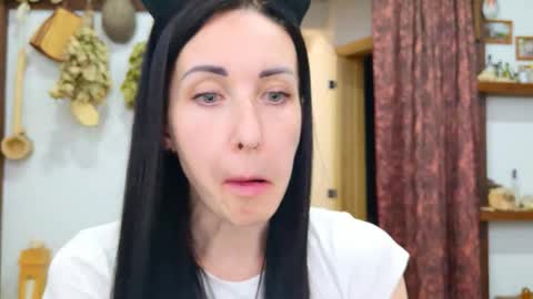 LinaLivee online show from April 29, 2026, 6:47 pm