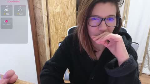 Lina online show from December 8, 2024, 3:35 pm