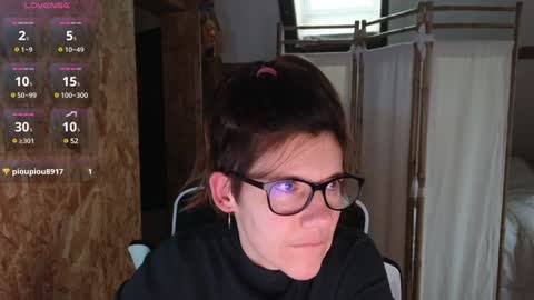 Lina online show from December 13, 2024, 3:32 pm