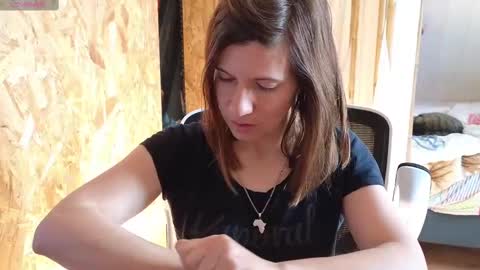 Lina online show from March 1, 2025, 10:13 am