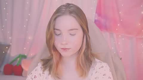 Snapshot of linalyy chatting on December 14, 2025, 4:51 am Lina online show from December 14, 2025, 4:51 am