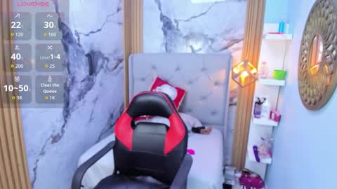 L I N A  online show from December 3, 2025, 3:47 am