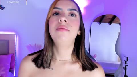 Lincy Rios  online show from January 25, 2025, 2:58 pm