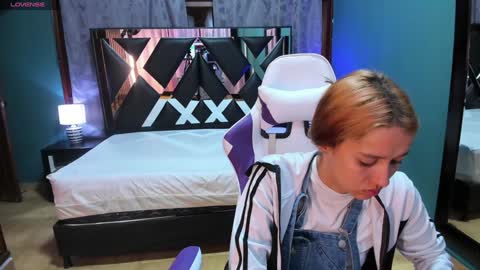  Linda  online show from January 18, 2025, 11:00 am