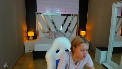  Linda  online show from January 19, 2025, 1:12 pm