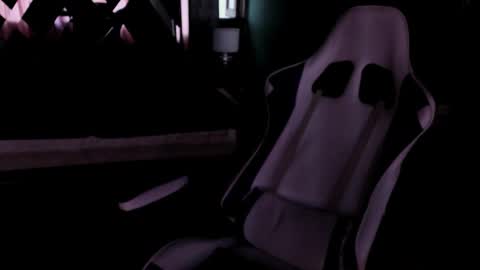  Linda  online show from March 1, 2025, 9:15 pm