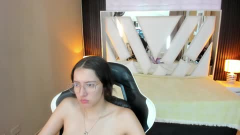  Linda  online show from April 7, 2026, 6:41 pm