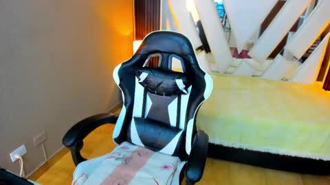  Linda  online show from May 26, 2026, 6:48 pm