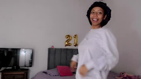 Snapshot of linda_brown_1 chatting on June 5, 2026, 12:22 pm linda brown online show from June 5, 2026, 12:22 pm