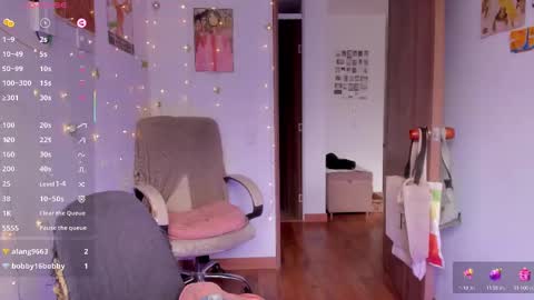 Giggles  online show from September 24, 2025, 2:09 pm