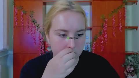 Snapshot of linda_lynx chatting on July 17, 2026, 9:05 am linda_lynx online show from July 17, 2026, 9:05 am