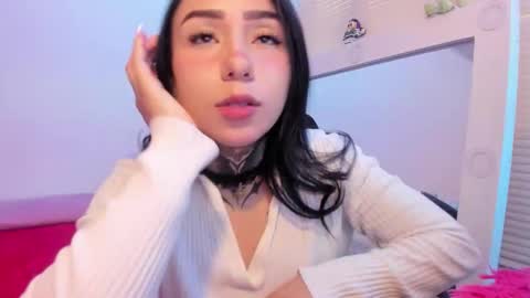 Lindaa maria  online show from October 5, 2025, 7:23 pm