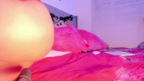 Lindaa maria  online show from November 27, 2025, 2:13 am