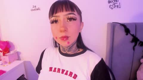 Lindaa maria  online show from November 30, 2025, 2:48 am