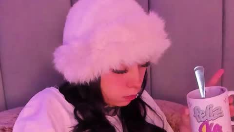 Lindaa maria  online show from January 9, 2026, 6:05 am