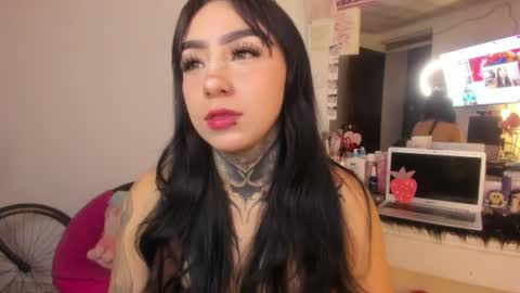 Lindaa maria  online show from July 1, 2026, 10:42 pm