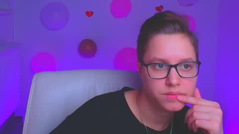 Linda online show from February 23, 2025, 9:48 pm