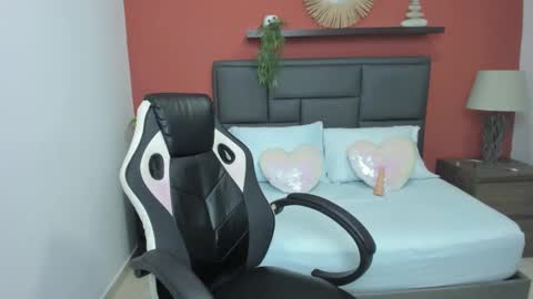 L I N D A online show from December 19, 2024, 1:07 pm