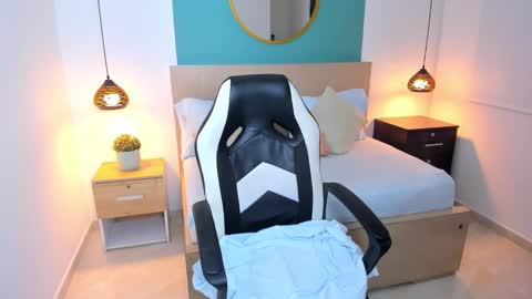 L I N D A online show from January 15, 2025, 7:12 pm