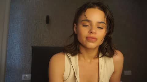 Snapshot of lindaaii chatting on June 24, 2026, 1:32 pm Linda online show from June 24, 2026, 1:32 pm