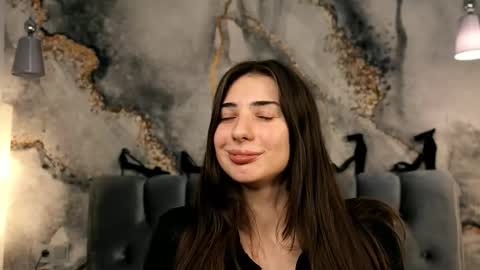 lili online show from October 23, 2025, 6:28 pm