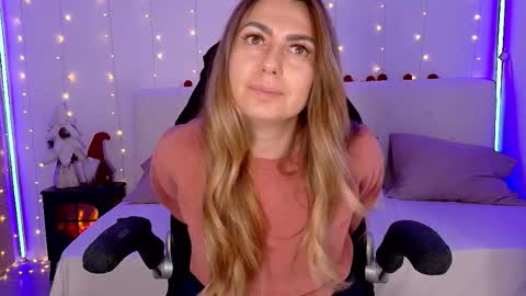 Linda  --  online show from December 14, 2025, 10:14 pm