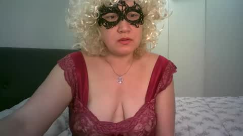 LindaXSmile online show from February 16, 2025, 12:19 am