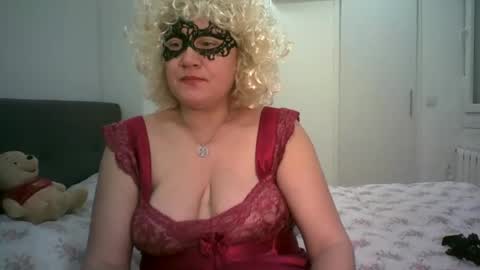 LindaXSmile online show from March 4, 2025, 11:43 pm