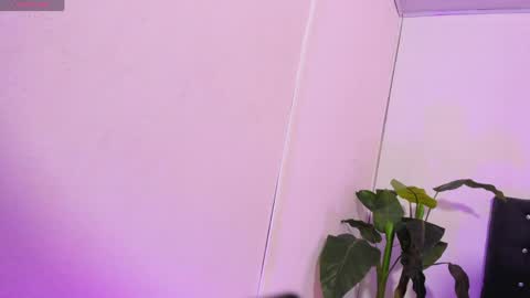 Linda  online show from April 21, 2026, 3:24 am