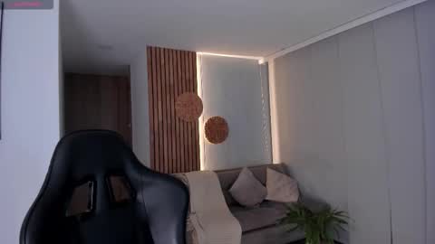 Snapshot of lindseyhallx chatting on October 8, 2025, 12:19 am call me annie online show from October 8, 2025, 12:19 am