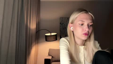 Emma online show from May 1, 2026, 8:02 pm