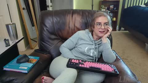 Linzy19 online show from January 6, 2025, 7:45 pm