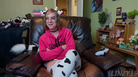 Linzy19 online show from January 28, 2025, 8:04 pm