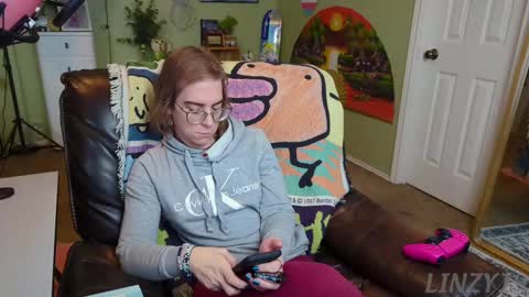 Linzy19 online show from February 12, 2025, 3:16 pm