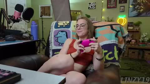 Linzy19 online show from February 16, 2025, 3:47 am