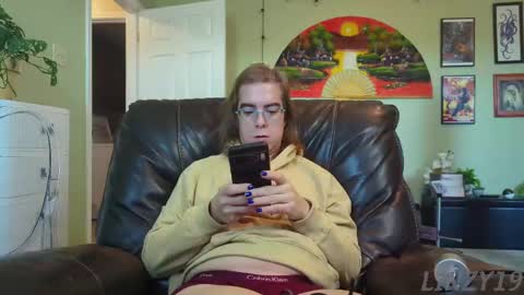 Linzy19 online show from September 12, 2025, 3:01 pm