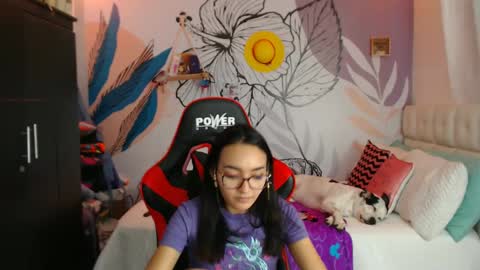 LinzyBaner online show from February 8, 2025, 1:54 am